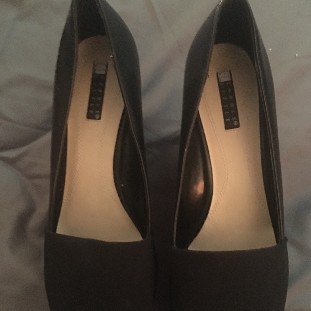 Carole Little wedged pump size 10